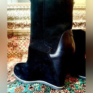 Ugg black wedge mondri cuff leather, shearling bootie size 8